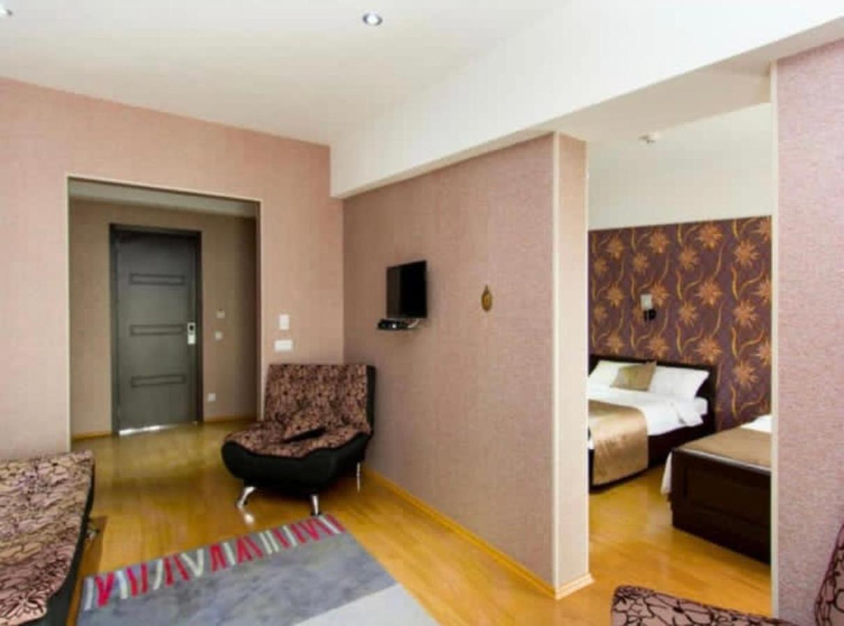 - Granada - Boutique Hotel - Tbilisi - Buitenkant foto