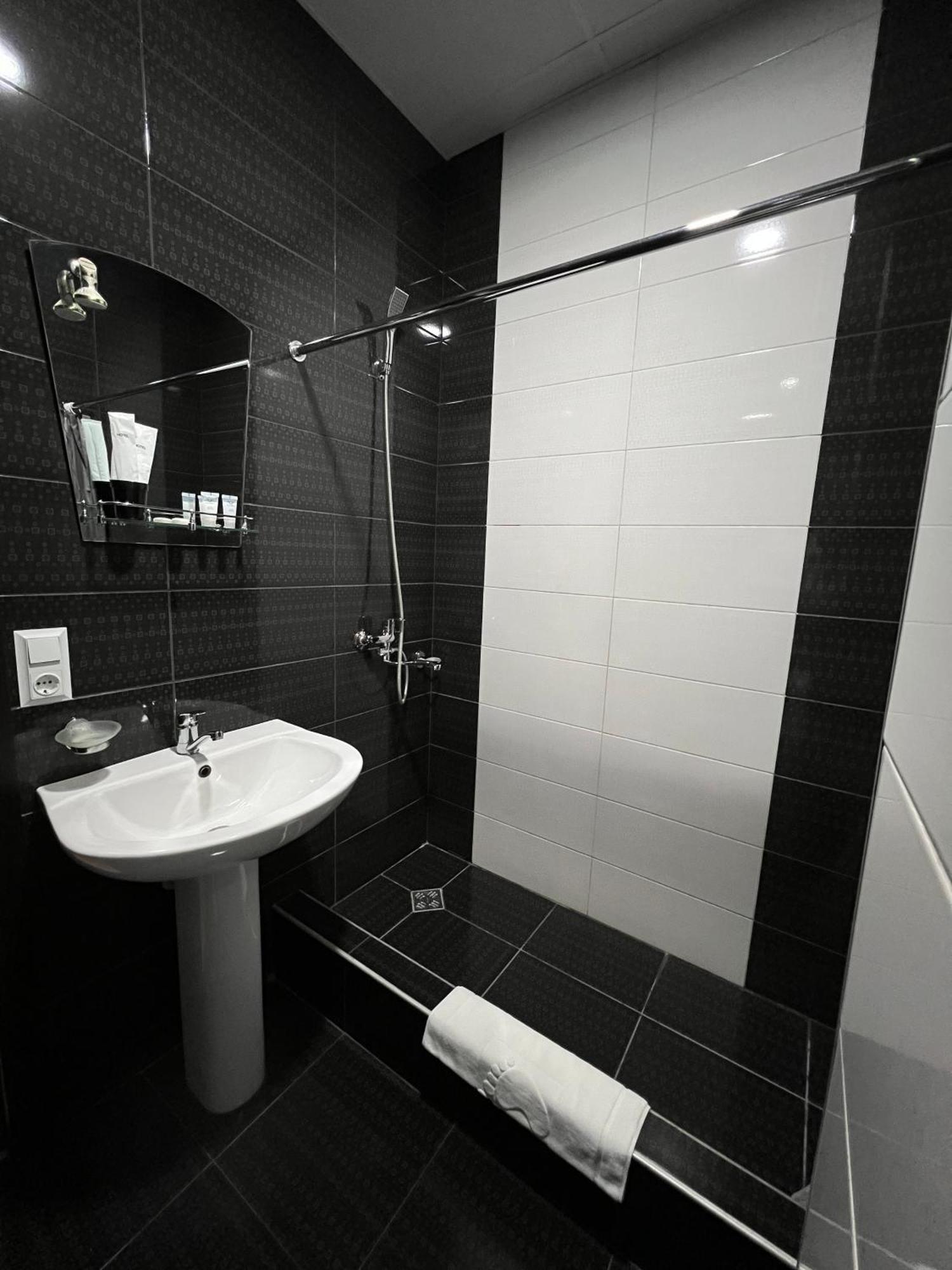 - Granada - Boutique Hotel - Tbilisi - Buitenkant foto